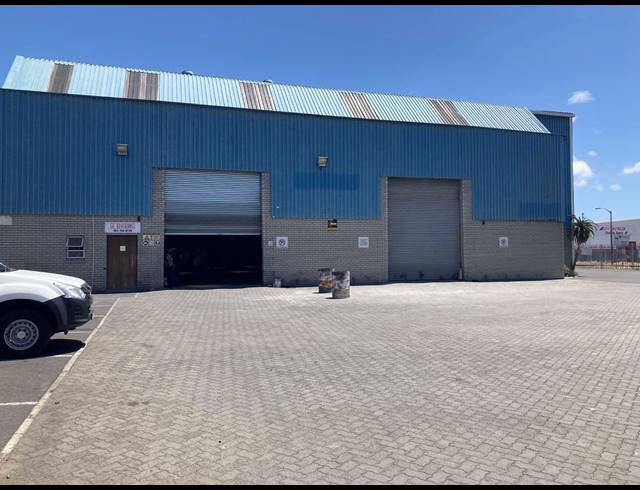 2,200M² WAREHOUSE RENTED IN OTTERY